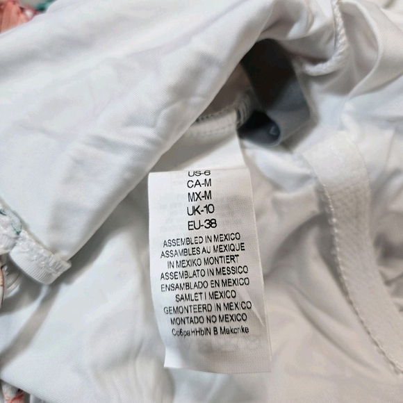 La Blanca Floral Ruffle Off Shoulder One Piece Swimsuit White Size 6 NWT Beach - Picture 8 of 11